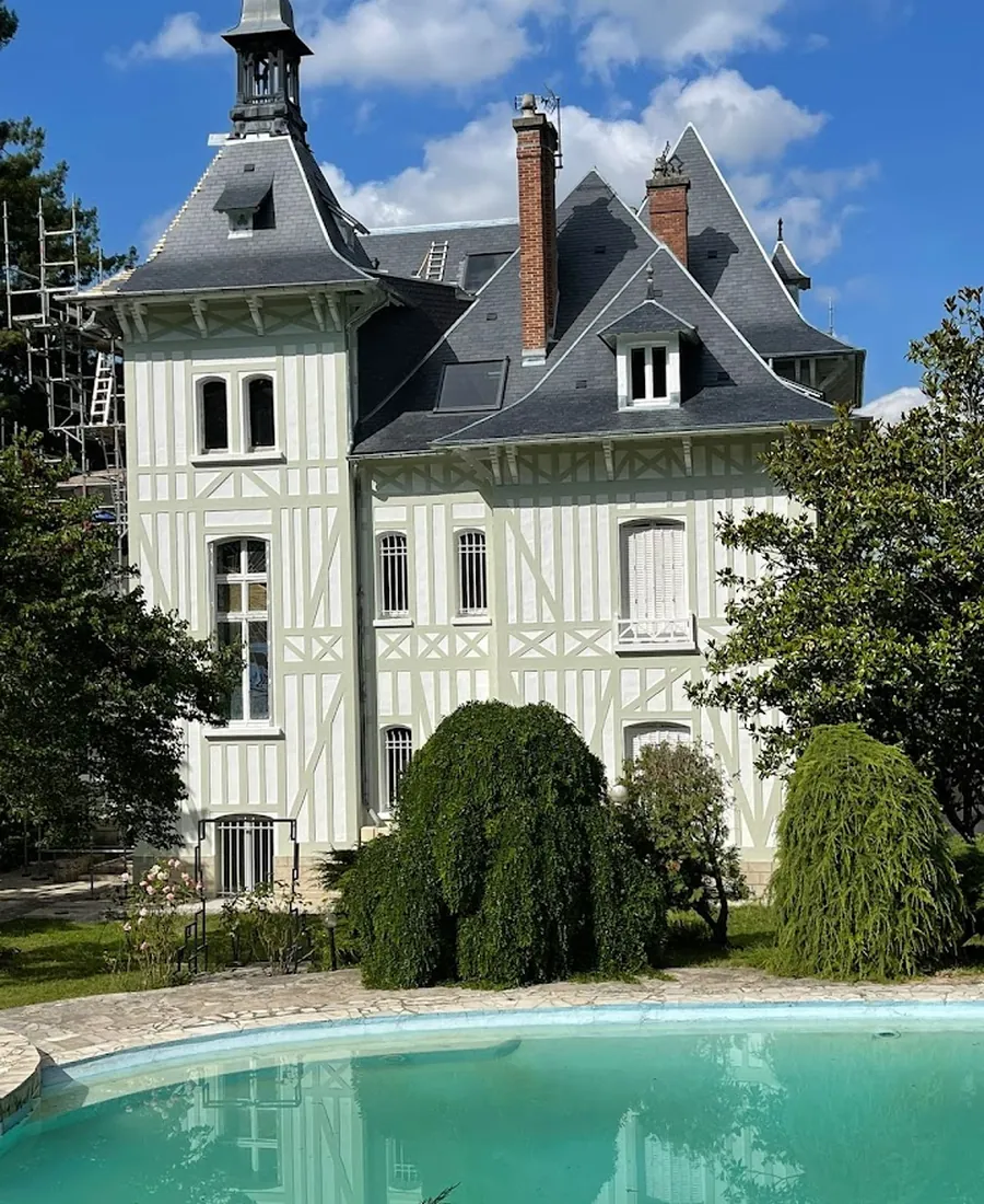 Toiture et charpente d'une demeure de caractère près de Fontainebleau